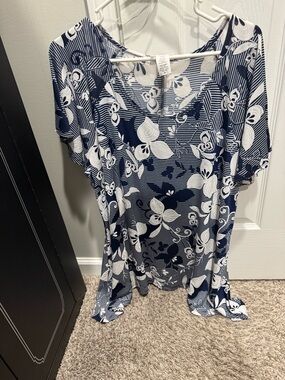 Brittany Black Navy and White Floral Scoop Neck Top